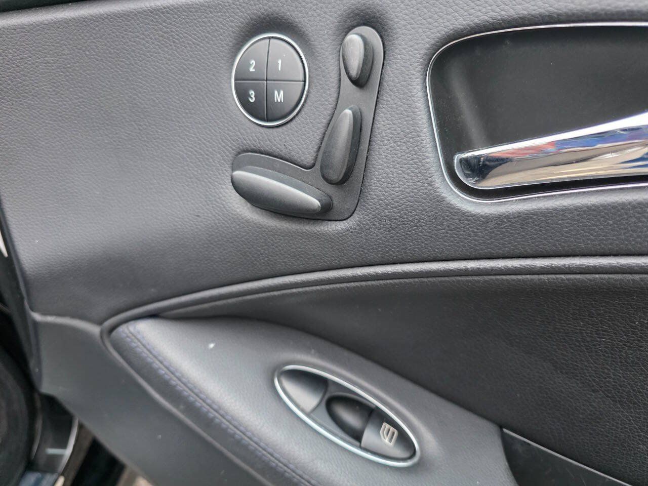 Used 2006 Mercedes-Benz CLS 500 w/ AMG Sport Pkg image 31