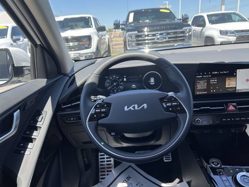 New 2026 Kia Niro Wave w/ Wave Preserve Package FWD image 14