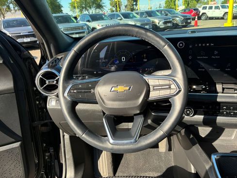 Used 2025 Chevrolet Equinox LT FWD image 27