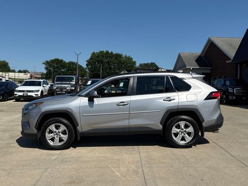 Used 2019 Toyota RAV4 XLE w/ Convenience Package AWD/4WD image 3
