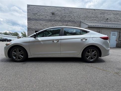 Used 2018 Hyundai Elantra SEL FWD image 4