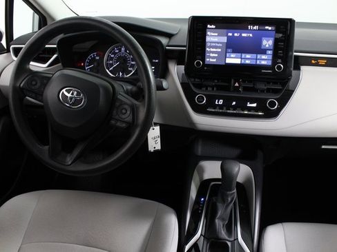 Used 2022 Toyota Corolla LE image 10