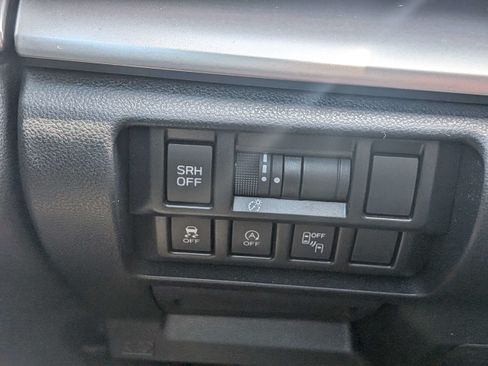 Used 2020 Subaru Crosstrek 2.0i Limited w/ Moonroof Package w/Navigation AWD/4WD image 24