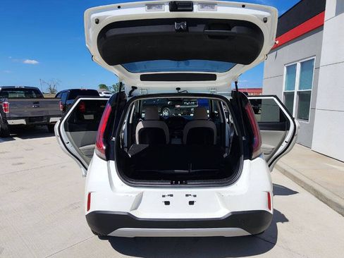 Used 2023 Kia Soul LX w/ LX Technology Package FWD image 22