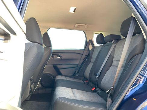 Used 2024 Nissan Rogue SV image 28