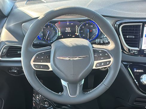 New 2026 Chrysler Voyager LX image 18