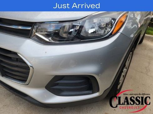 Used 2018 Chevrolet Trax LS image 13