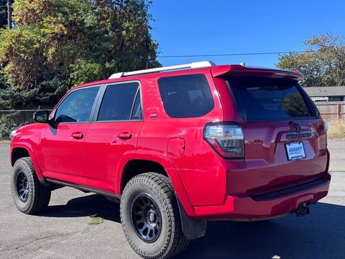 Used 2017 Toyota 4Runner SR5 image 6
