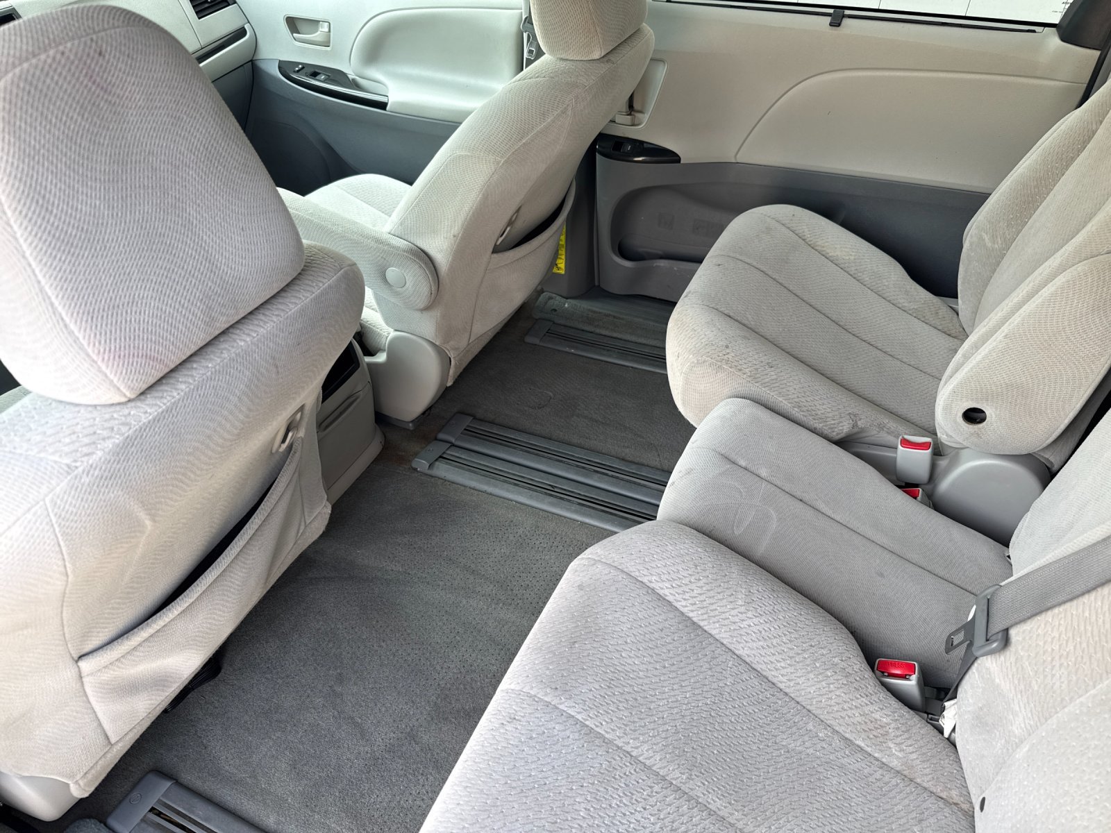 Used 2012 Toyota Sienna LE FWD image 11