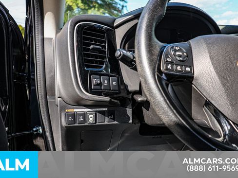 Used 2018 Mitsubishi Outlander SE image 22