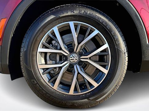 Used 2019 Volkswagen Tiguan SE w/ Panoramic Sunroof Package image 35