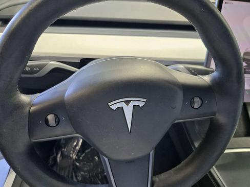 Used 2022 Tesla Model Y Long Range AWD/4WD image 17