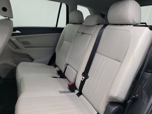 Used 2023 Volkswagen Tiguan SE FWD image 11