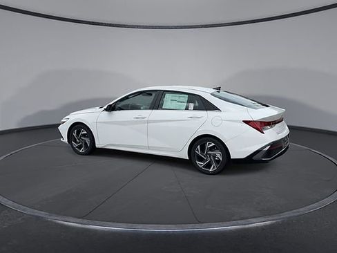 New 2025 Hyundai Elantra Limited w/ Cargo Package image 9