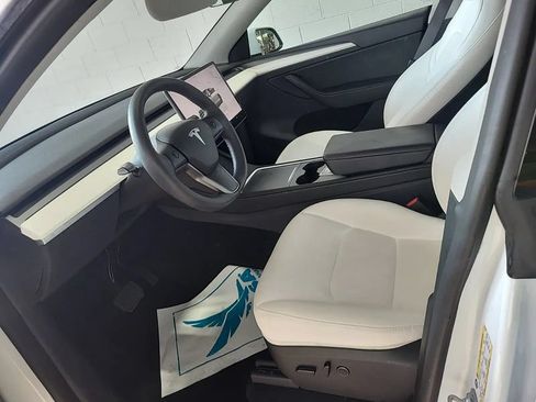 Used 2023 Tesla Model Y Long Range AWD/4WD image 2
