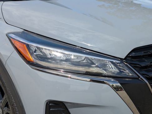 Certified 2021 Nissan Kicks SR FWD image 10