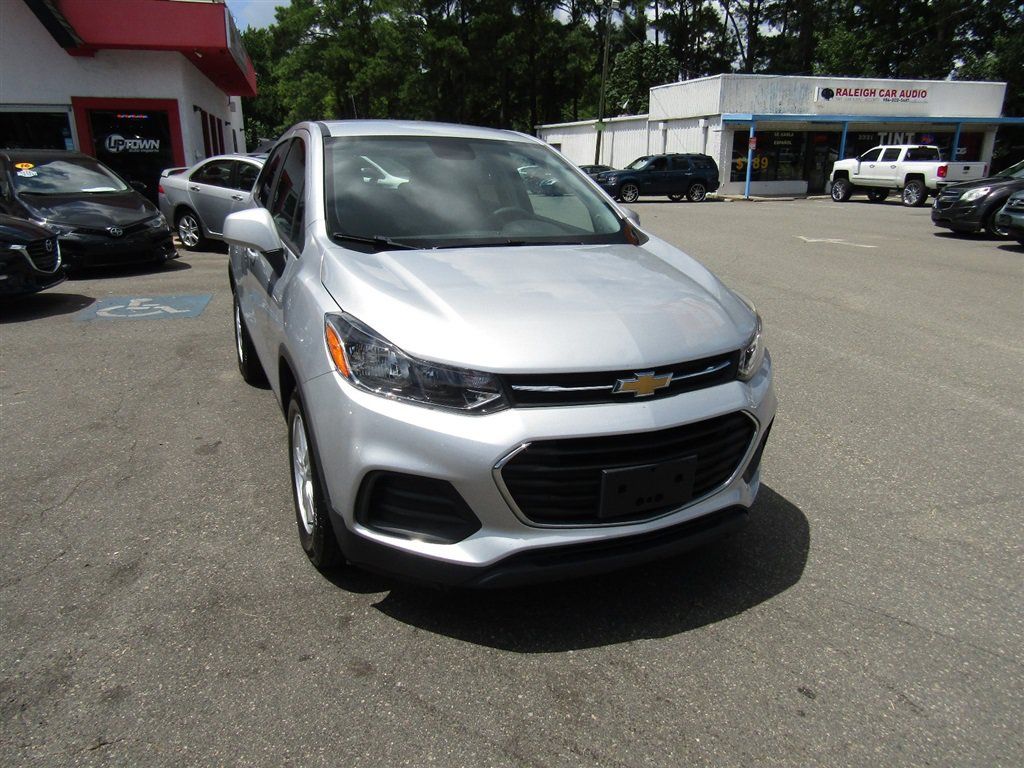 Used 2020 Chevrolet Trax LS w/ Tint and Cruise Package FWD image 10