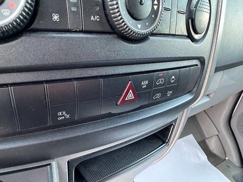 Used 2014 Mercedes-Benz Sprinter 2500 image 16
