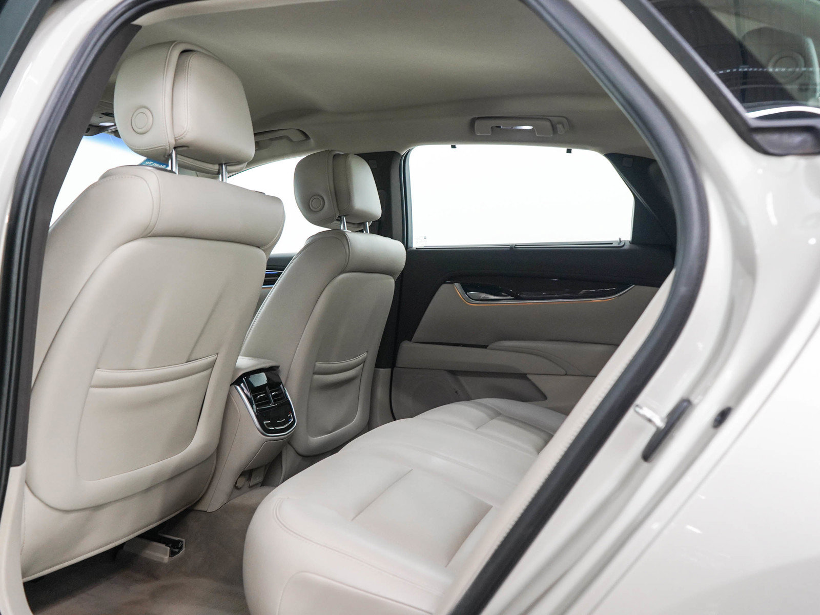 Used 2013 Cadillac XTS Premium FWD image 16