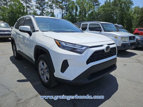 Used 2025 Toyota RAV4 XLE w/ Convenience Package FWD image 5