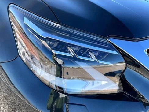 Used 2023 Lexus GX 460 Premium w/ Accessory Package image 31
