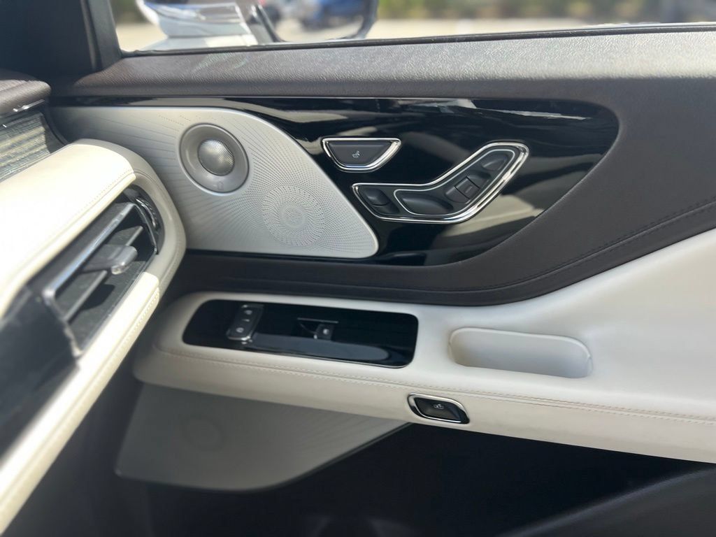 Used 2020 Lincoln Aviator Black Label AWD/4WD image 18