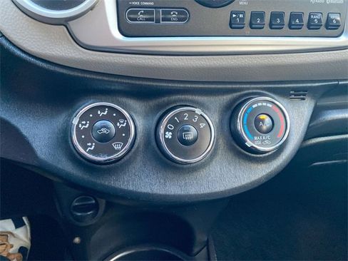 Used 2013 Toyota Yaris L image 17