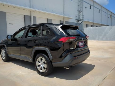Certified 2019 Toyota RAV4 LE FWD image 8