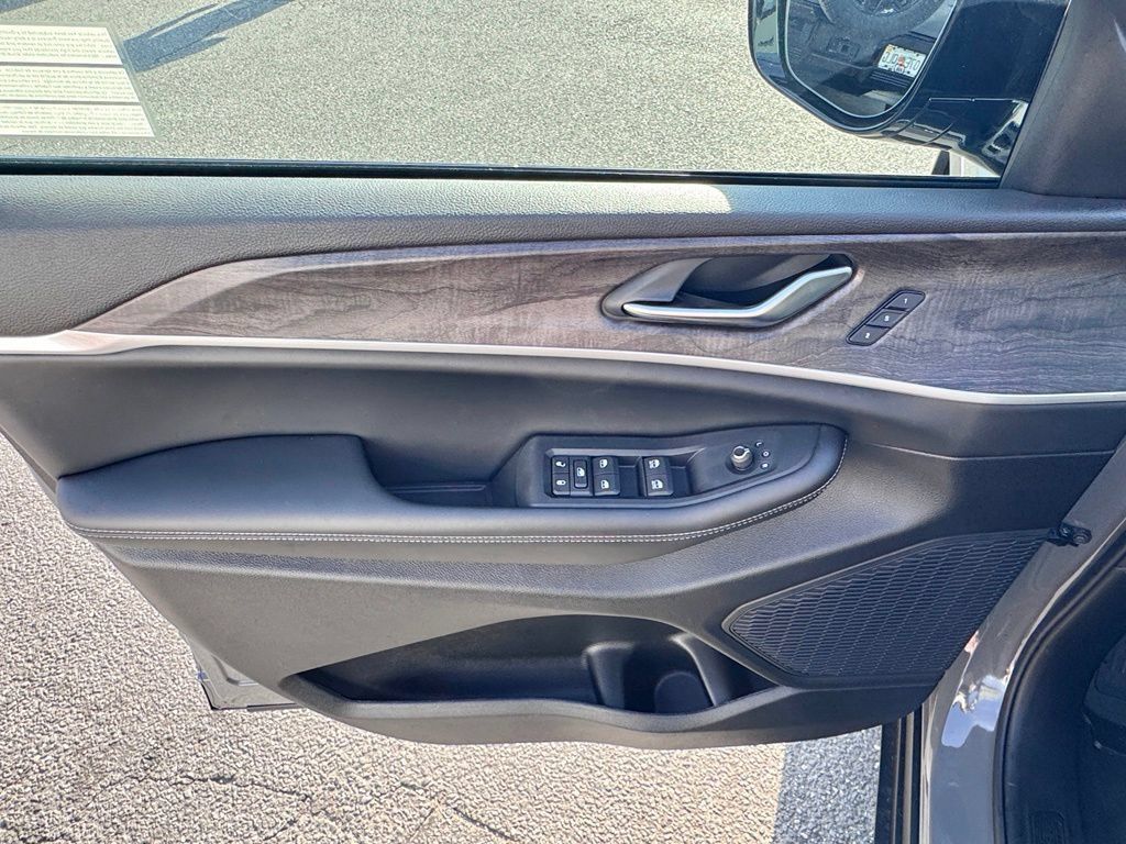 New 2027 Jeep Grand Cherokee Limited AWD/4WD image 10