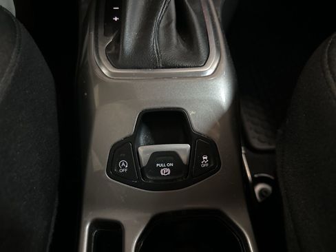 Used 2022 Jeep Renegade Latitude w/ Convenience Group AWD/4WD image 26