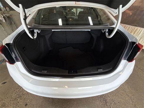 Certified 2019 Chevrolet Cruze LT w/ LT True North Edition image 24