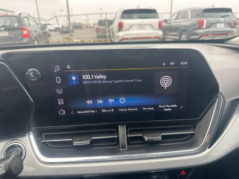 Used 2025 Chevrolet Trax LT w/ LT Convenience Package image 20