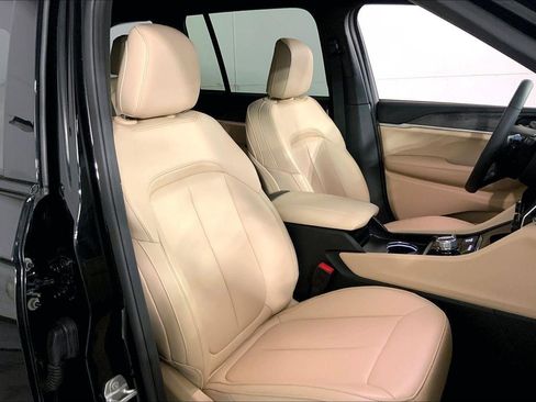 Used 2025 Jeep Grand Cherokee Limited AWD/4WD image 7