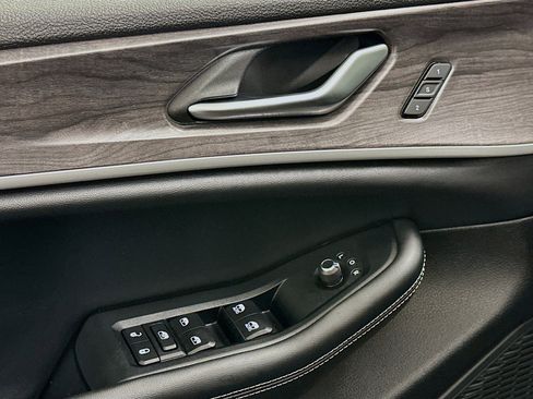 Used 2023 Jeep Grand Cherokee Limited image 15