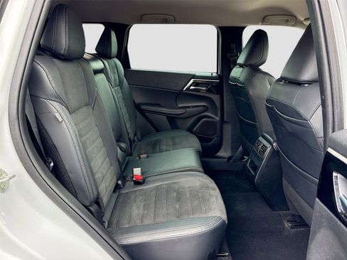 Used 2022 Mitsubishi Outlander SE FWD image 28
