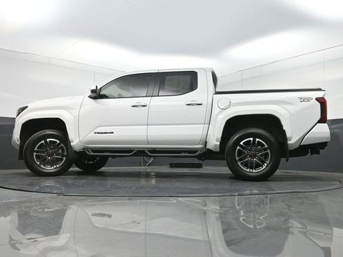 Used 2025 Toyota Tacoma TRD Sport w/ TRD Sport Upgrade Package AWD/4WD image 25