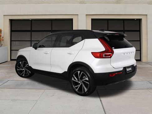 Certified 2022 Volvo XC40 T5 R-Design w/ Advanced Package AWD/4WD image 2