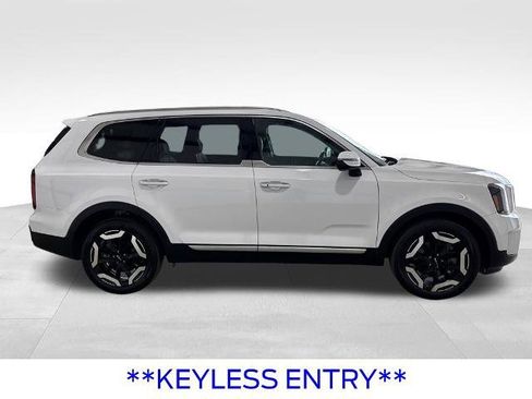 Used 2025 Kia Telluride S FWD image 9