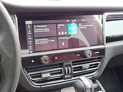 New 2026 Porsche Macan image 17