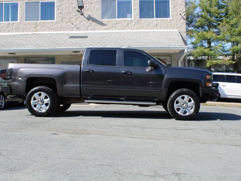 Used 2016 Chevrolet Silverado 2500 LT w/ LT Convenience Package image 19