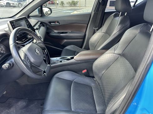 Used 2019 Toyota C-HR Limited image 11