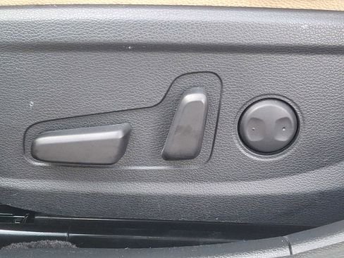 Used 2018 Kia Cadenza Premium w/ Luxury Package image 27