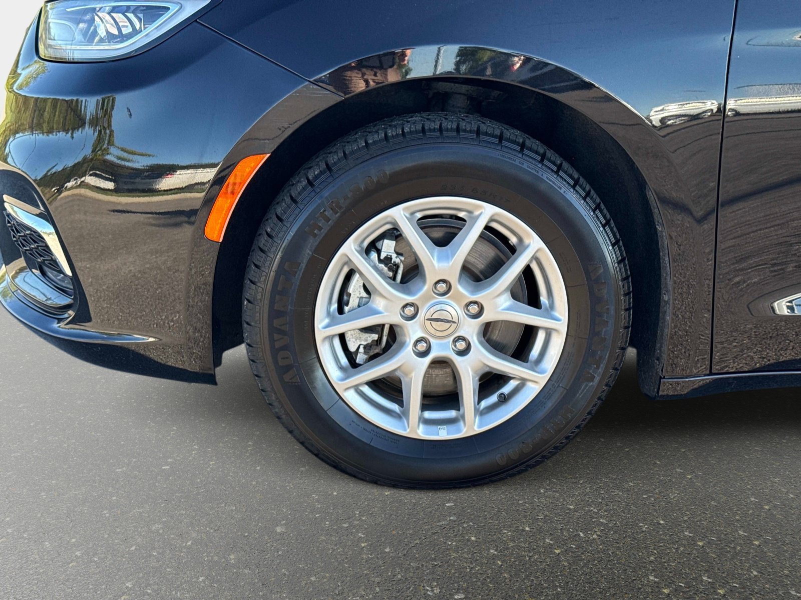 Used 2025 Chrysler Pacifica Select FWD image 11