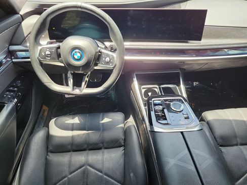 Certified 2023 BMW i7 xDrive60 AWD/4WD image 6