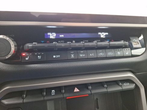 Used 2025 Toyota Tundra Limited image 29