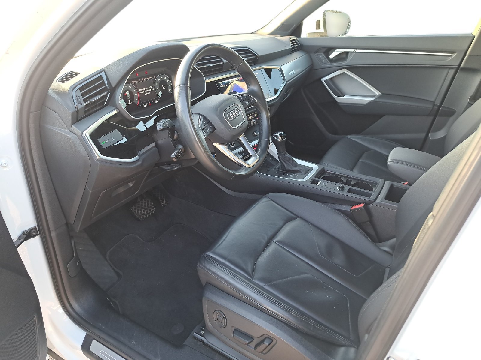 Used 2024 Audi Q3 2.0T Premium w/ Convenience Package AWD/4WD image 9