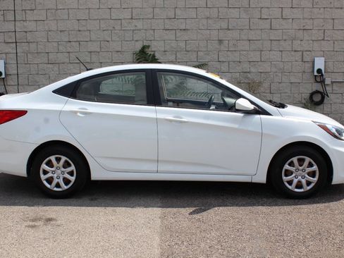 Used 2013 Hyundai Accent GLS image 6