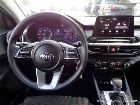 Used 2020 Kia Forte LXS FWD image 9