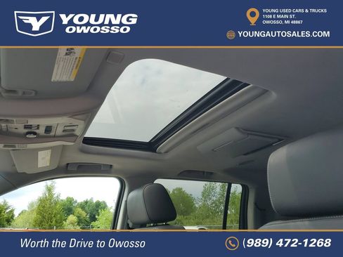 Used 2017 Chevrolet Suburban Premier AWD/4WD image 9