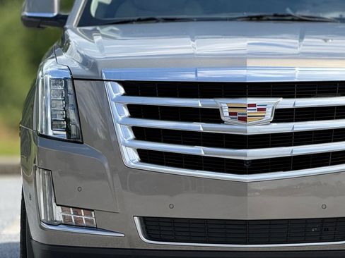 Used 2017 Cadillac Escalade Luxury RWD image 14